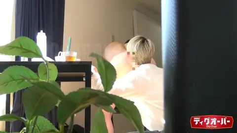 Vendeur dans une boîte de sex-toys