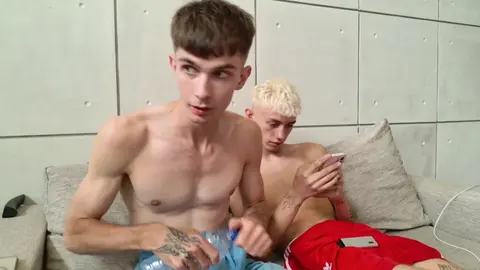 Twinks calientes en cam: JerryLucky en acción