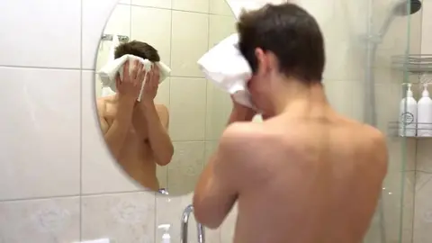 Sesso hot tra amici a casa – Scott Smith & Tony Keit