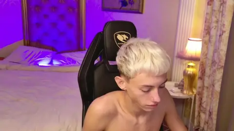 Twink cam boy sexy: show caliente de LeonLure