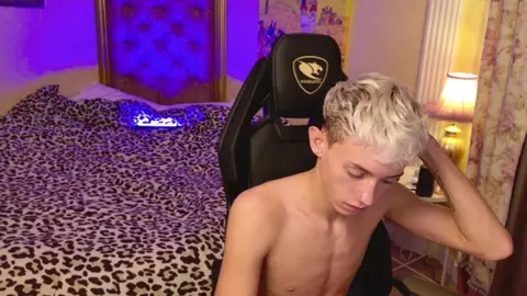 Hot cam show con il camboy LeonLure