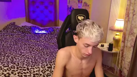 Show hot en cam con el camboy LeonLure