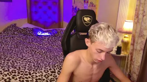 Show hot en cam con el camboy LeonLure