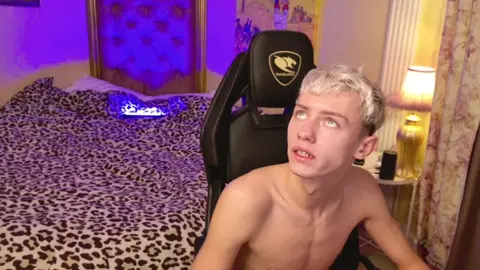 Hot cam show con il camboy LeonLure