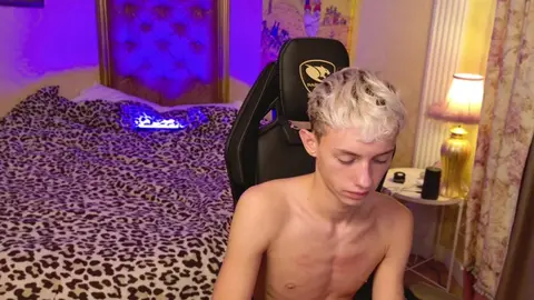 Hot cam show con il camboy LeonLure