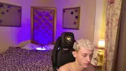 Twink camboy LeonLure: show pornô quente no chuveiro