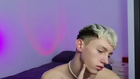 Twink camboy sexy: show quente com LeonLure