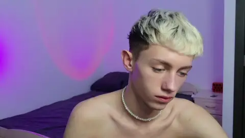Twink camboy sexy: show quente com LeonLure