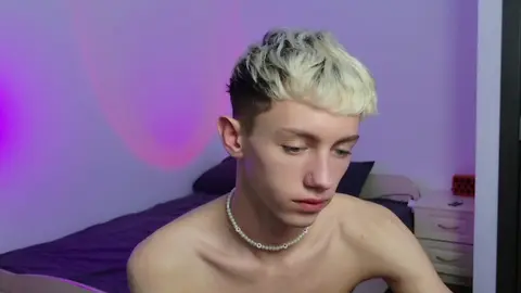 Sexy Twink-Camboy: heißer Show mit LeonLure