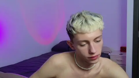 Sexy Twink-Camboy: heißer Show mit LeonLure