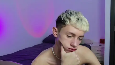 sexy hot twink camboy leonlure show hot