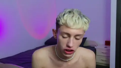 Twink camboy sexy: show caliente con LeonLure