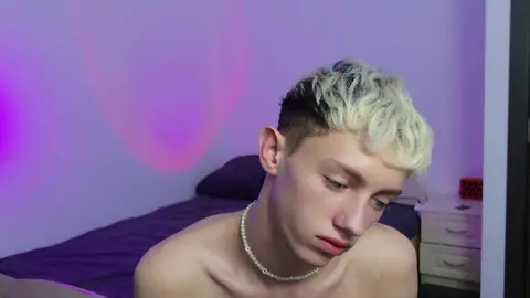 Twink camboy sexy: show quente com LeonLure