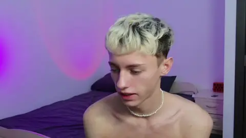 Twink camboy sexy: show quente com LeonLure