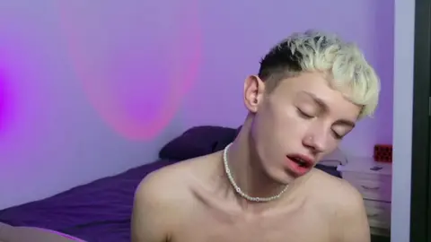 Twink camboy sexy: show caliente con LeonLure