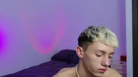 Twink camboy sexy: show hot con LeonLure