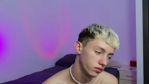 Sexy Twink-Camboy: heißer Show mit LeonLure