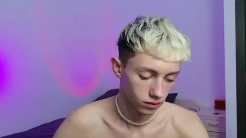 Twink camboy sexy: show caliente con LeonLure