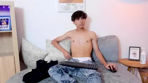 Geile Camshow: Twinks in den Flitterwochen