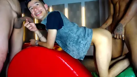 Grupo de twinks sexys: follada caliente