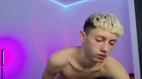 Twink caliente en homemade – show sexual de LeonLure