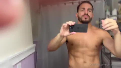 Cara hétero: solo no banho