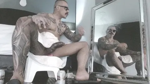 Wichsen vor dem Spiegel