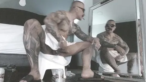 Wichsen vor dem Spiegel