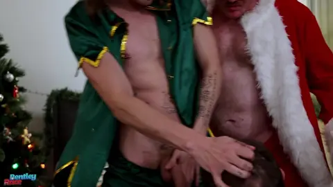 Beau e Jamie scopano James nel gangbang di Natale