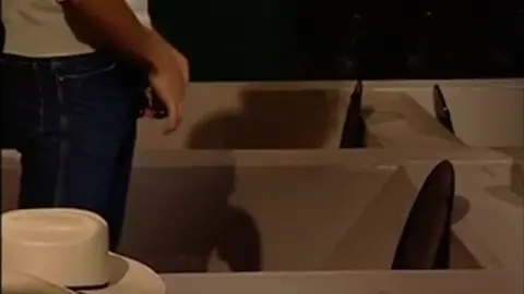 Men's Room : Bakersfield Station