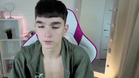 Sexo en cam con twink caliente – YamiTwink