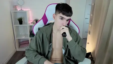 Sesso in cam con twink hot – YamiTwink