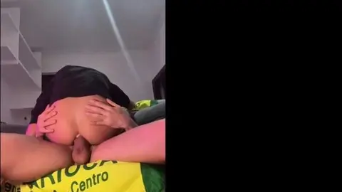 Amigos sexys y calientes en casa – Jhongeva