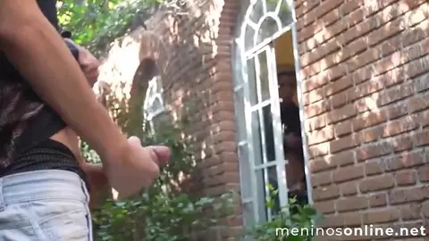 Twink Austin Lock si sega in webcam e si beve la sua sborra