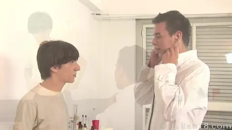 Gay Doctor, Ewin: Fode a bunda do seu paciente de 18 anos, Julian…