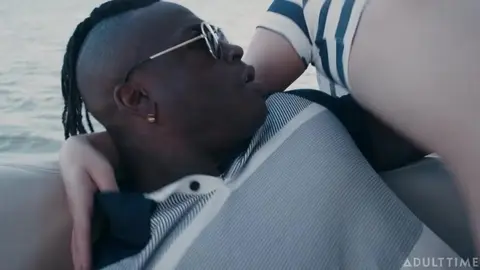 Sailor-Femboy wird von seinem big-dicked BF ordentlich durchgerüttelt