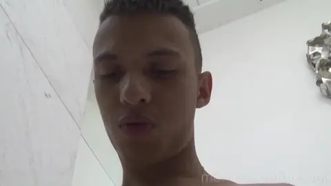 Jeunes mecs brésiliens qui baisent 033