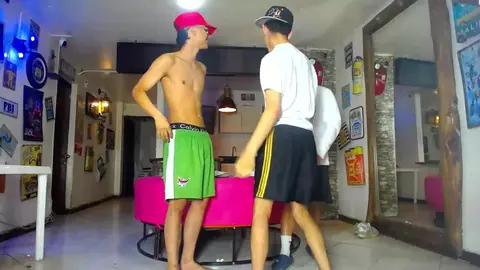 Gangbang de twinks sexy – camboys G4Mens