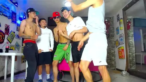 Sesión de sexo en grupo con twinks – camboys G4Mens