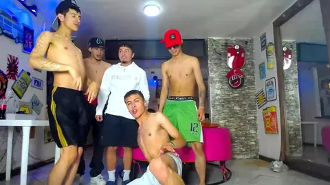 Sesión de sexo en grupo con twinks – camboys G4Mens