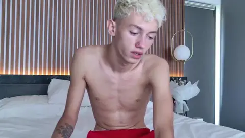 Twink super hot in cam show — Leonlure