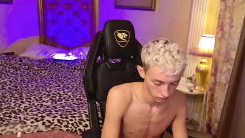 Twink caliente casero – LeonLure