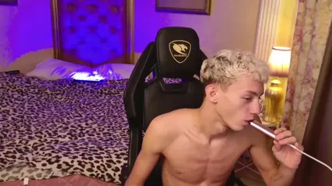 Twink gostoso caseiro – LeonLure