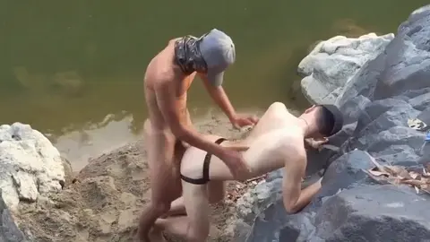 Coppia latina all’aperto: sesso bollente