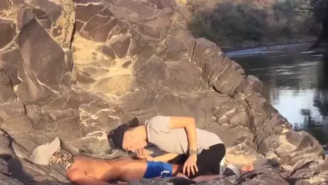 Casal latino ao ar livre: sexo quente