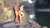 Pareja latina follando al aire libre
