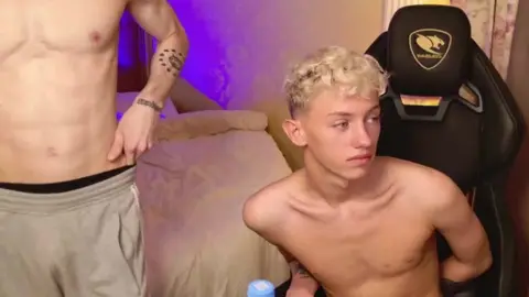 Heißer Twink-Camboy-Show mit LeonLure