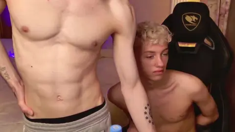 Show de cam hot com o twink LeonLure