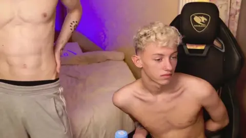 Show de cam hot com o twink LeonLure