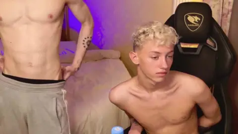 Show de cam hot com o twink LeonLure